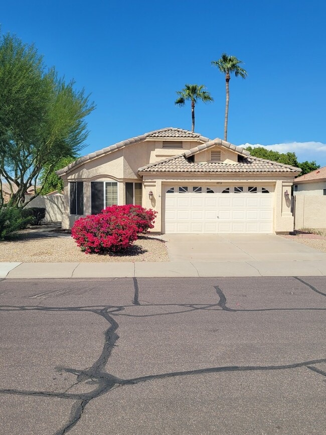 Photo - Corner 3/2 with fireplace for rent