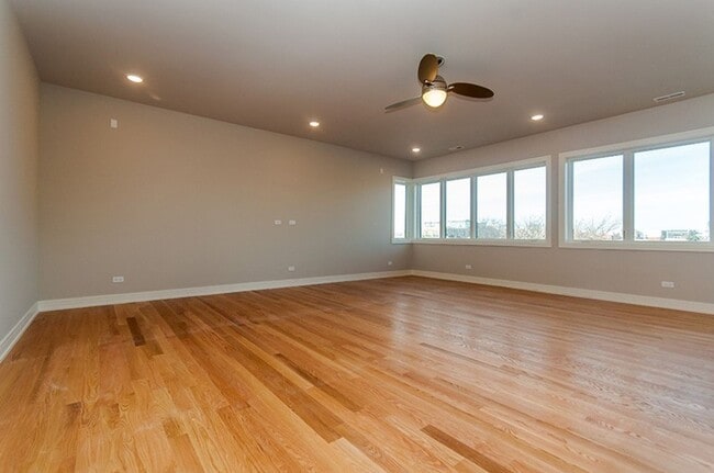 Photo - 1641 W Grand Ave Unidad 302