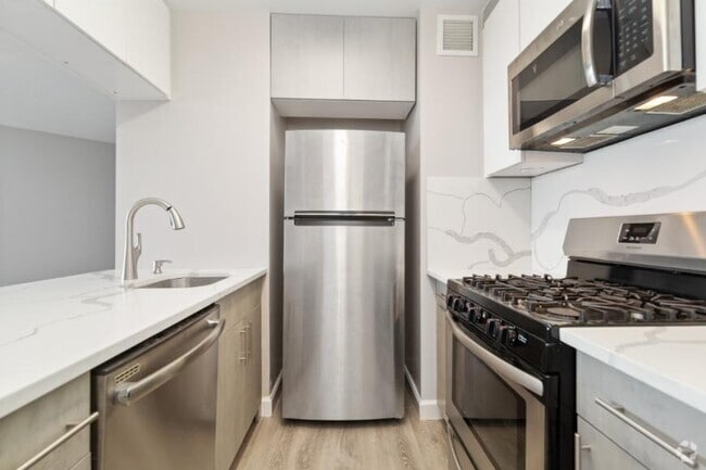 Building Photo - 0 bedroom in New York NY 10017 Unit 17D Rental