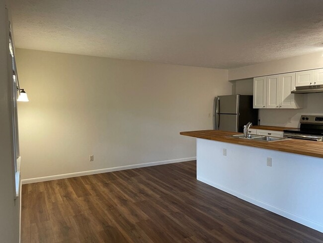 Photo - Renovated Quadplex unit in rural setting close to exit 113 Unidad 19