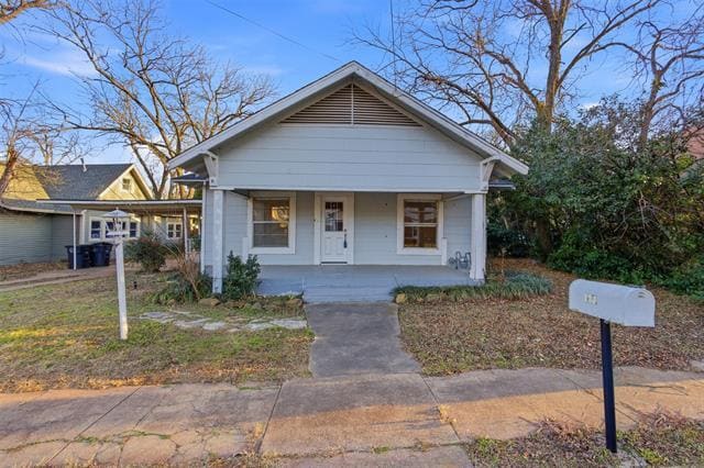 Photo - 405 College St