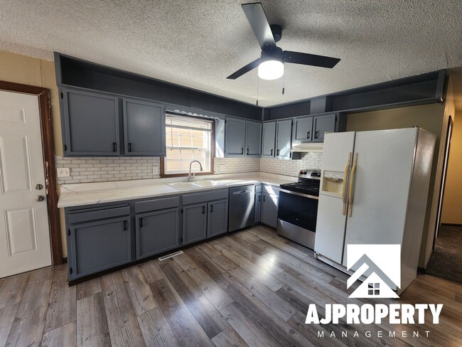 Building Photo - 1013 S Sherman Ave Unit A Rental
