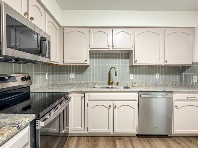 Photo - 208 Greenview Dr Unit #208