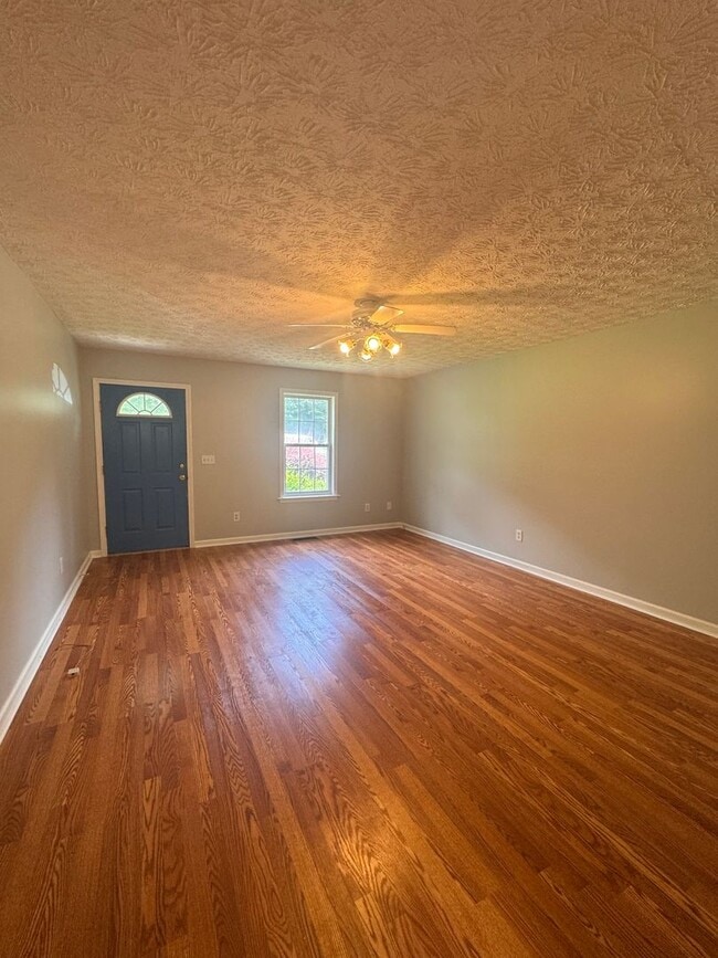 Photo - Beautiful 3BR Home for Rent in Toccoa, GA with Fenced Yard & 2-Car Garage