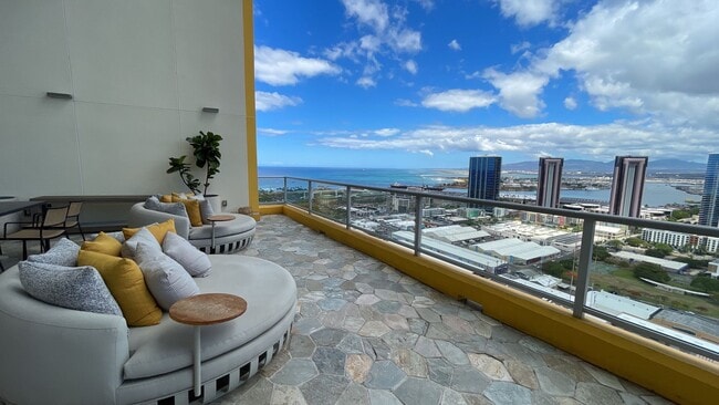 Building Photo - Modern 2 Bedroom / 2 Bath at Ke Kilohana | 31st Floor | Internet Included | 1 Parking Unit 3112