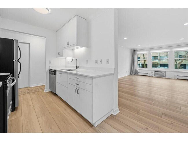 Photo - 821 Douglas Ave Unit 104