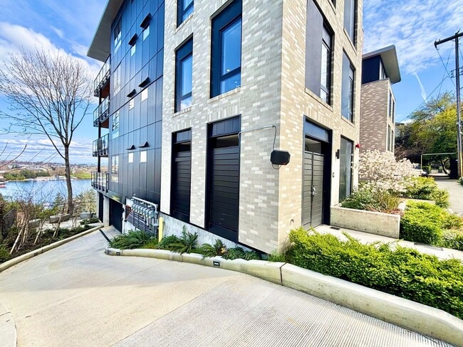 Photo - 2514 Dexter Ave N Unit 2N