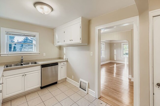 Photo - 16855 Sayre Ave Casa