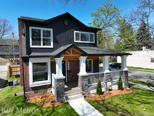 Building Photo - 695 Livernois St Unit 1