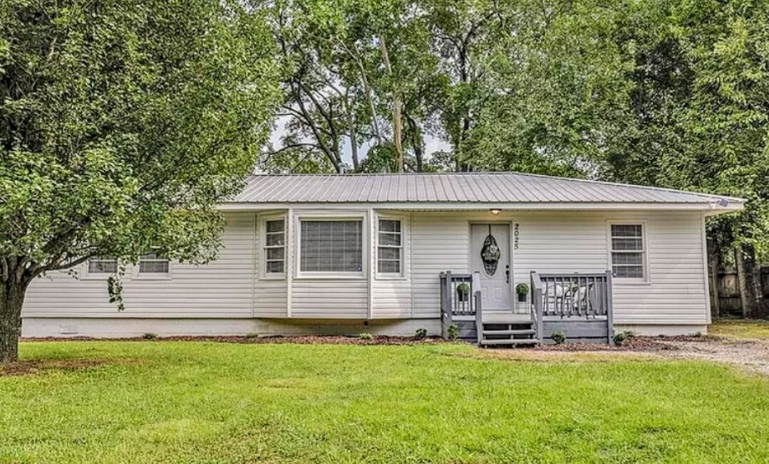 Photo - 2025 Mississippi Ave