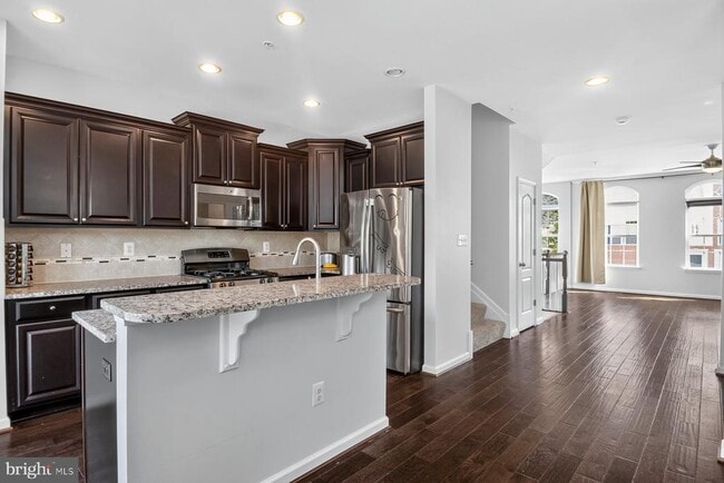 Building Photo - 728 Millhouse Dr