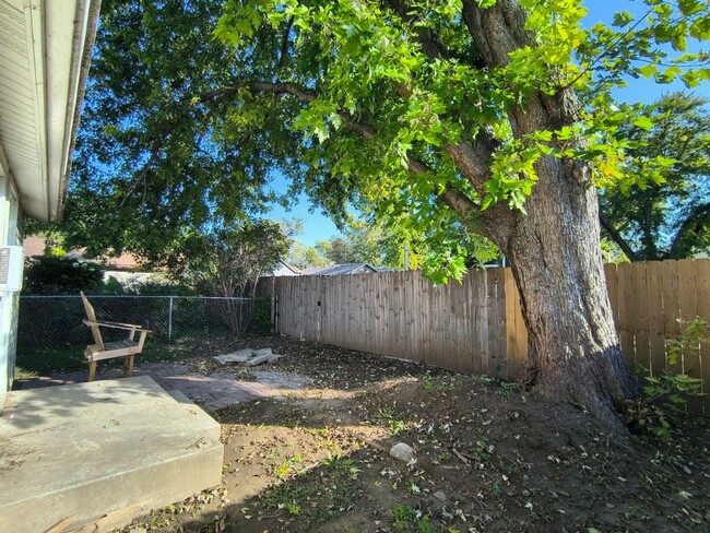 Photo - Coming soon! 2 Bed 1 Bath in Cozy Central ...