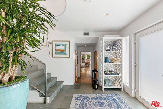 Photo - 1341 Palisades Beach Rd