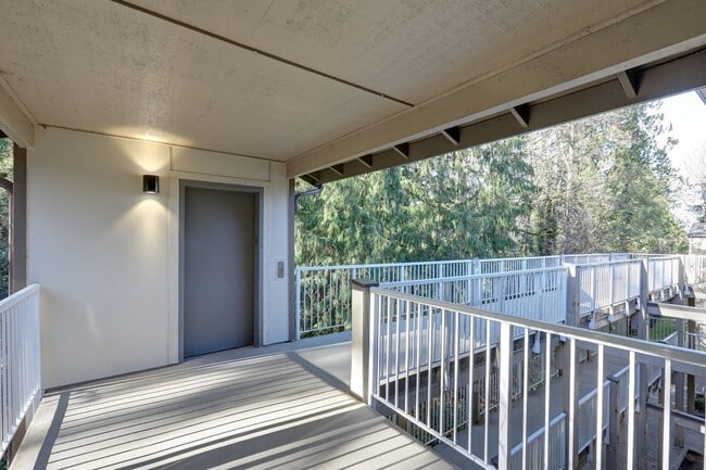 Photo - Spacious 2bd + DEN, 1.75ba Condo available in the heart of Issaquah! Unit D304