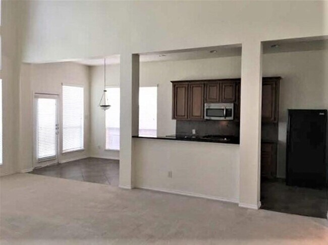 Photo - 2022 Shore Breeze Dr