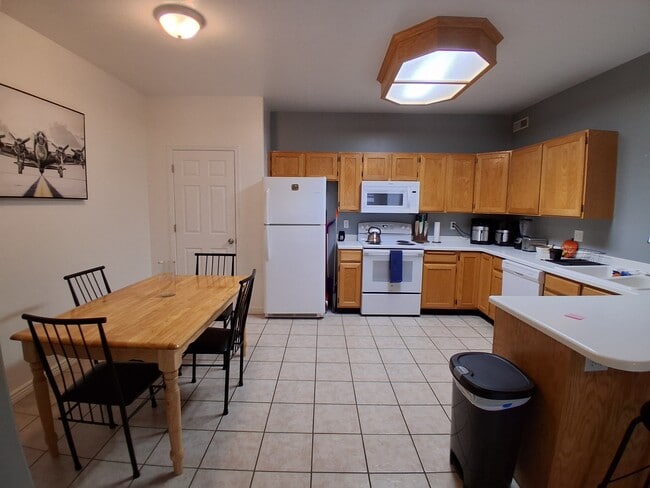 Building Photo - 509 Belmont Pl