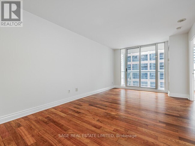 Photo - 43 Eglinton Ave E Unité 503