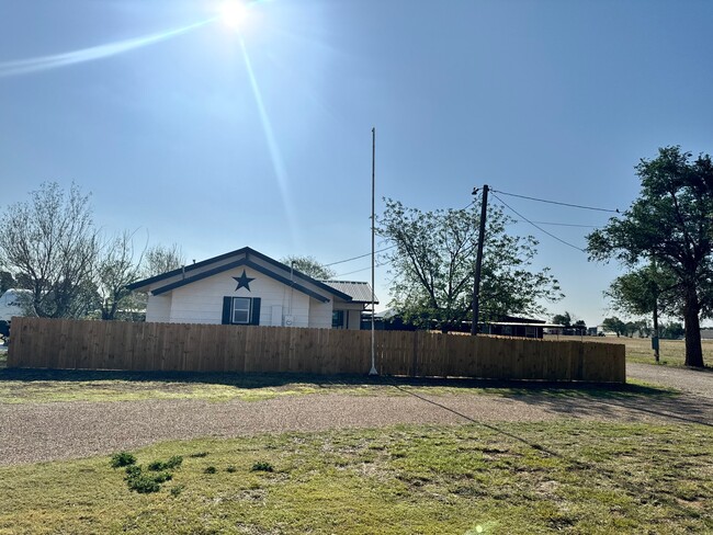 Photo - 7212 N County Rd 3300