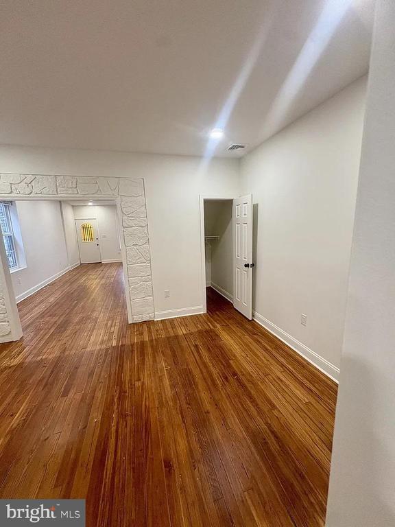 Photo - 4462 E Thompson St