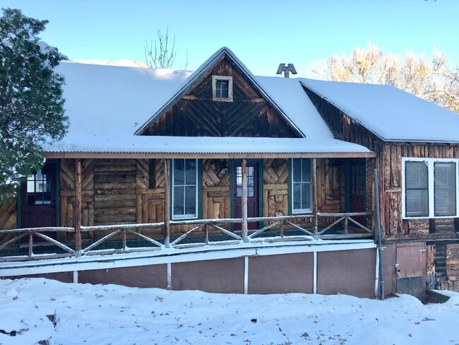 Building Photo - Renovated 2-Bedroom Standalone Home
