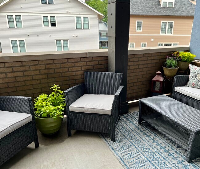 2401 Euclid Ave Unit 202