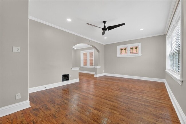 Bright and spacious living room with abundant natural light - 5185 Goethe Ave