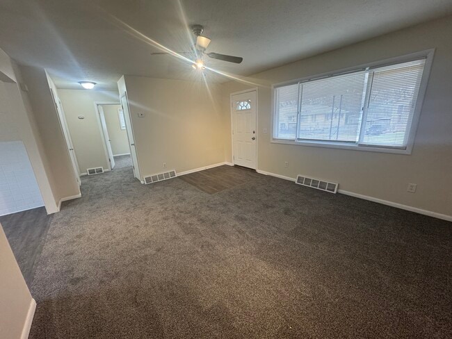 Photo - 1325 Vermont Pl NE