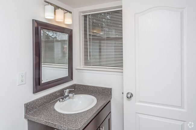 2BR, 2BA - 1,170 SF Maple Upgraded - Thornberry Apartments