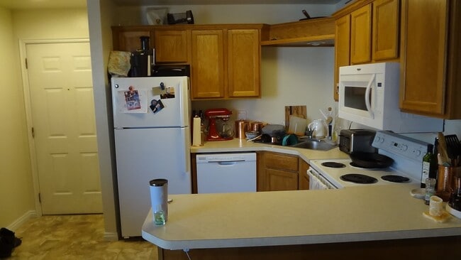 Building Photo - Perfect One Bedroom next to Provo Rec Cent... Unit 672 207 Rental