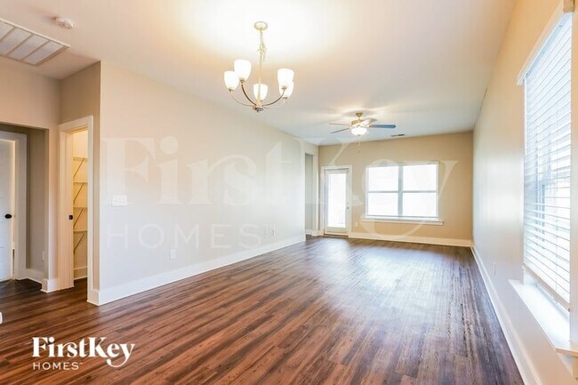 Photo - 2758 Village Pl