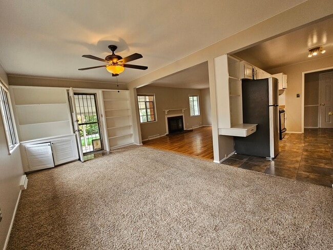 Building Photo - Virginia Village 4 Bed 3 Baths Large Yard Attached Garage Super Spacious!