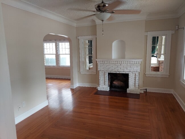 Photo - 2135 Burlington Ave N