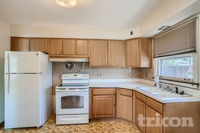 Photo - 8512 Frontage Rd