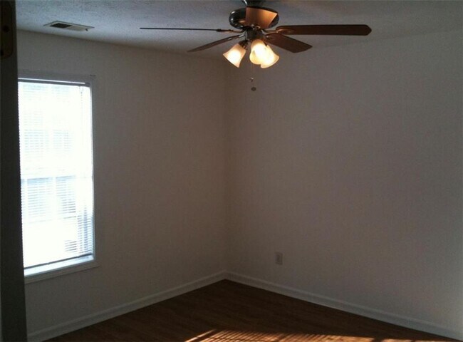 Photo - 400 Rosehip Ln