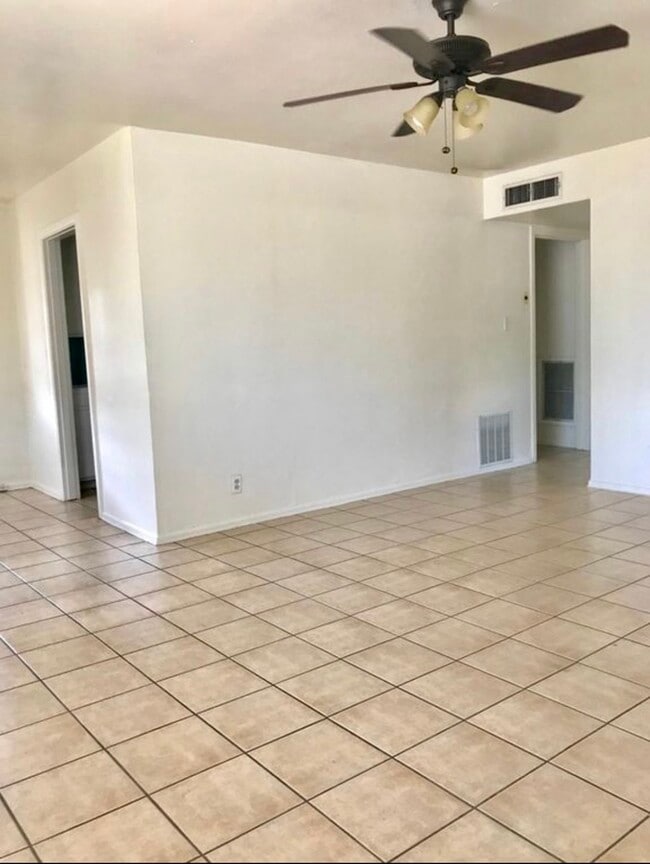 Photo - 839 E Waverly St