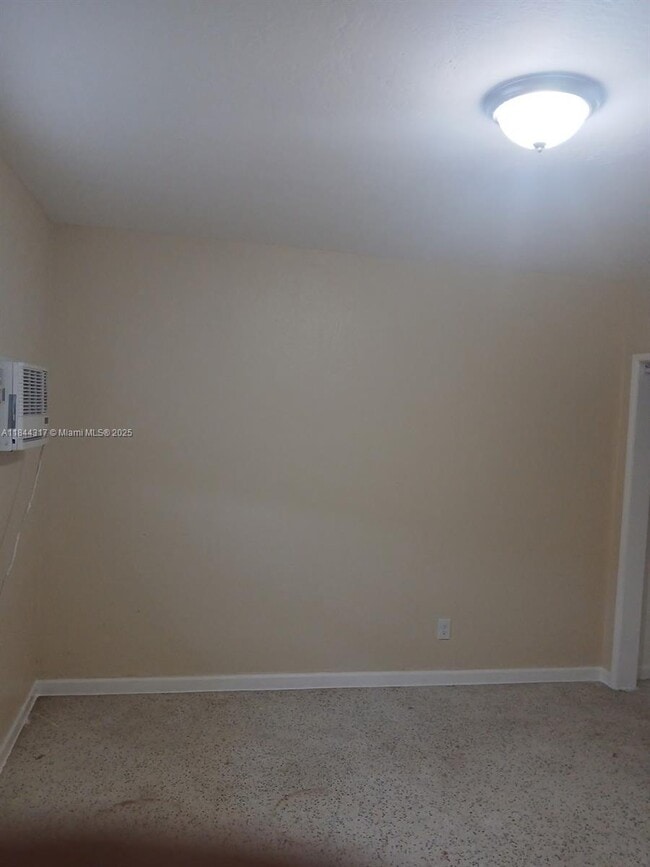 Photo - 115 Roberts Rd