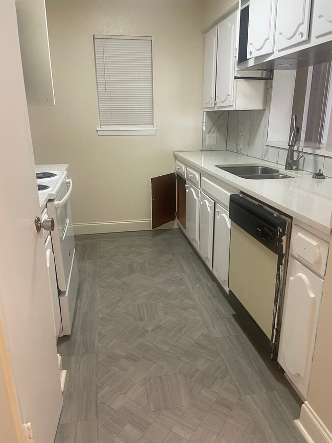 Photo - 675 Wooddale Blvd