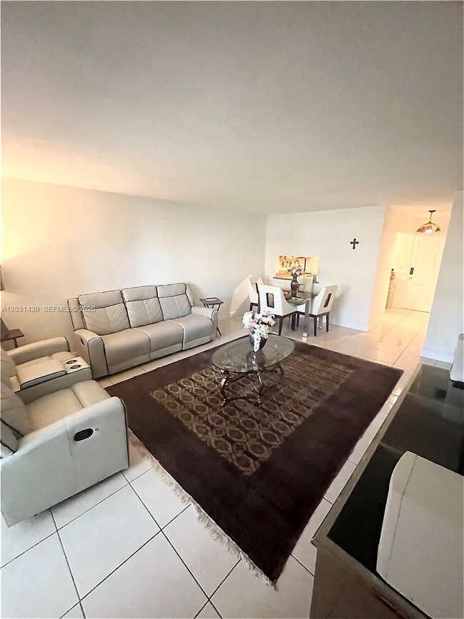 Photo - 2581 Garden Dr N Unidad 203
