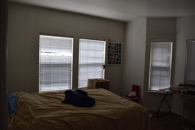 Building Photo - 262 Unit C