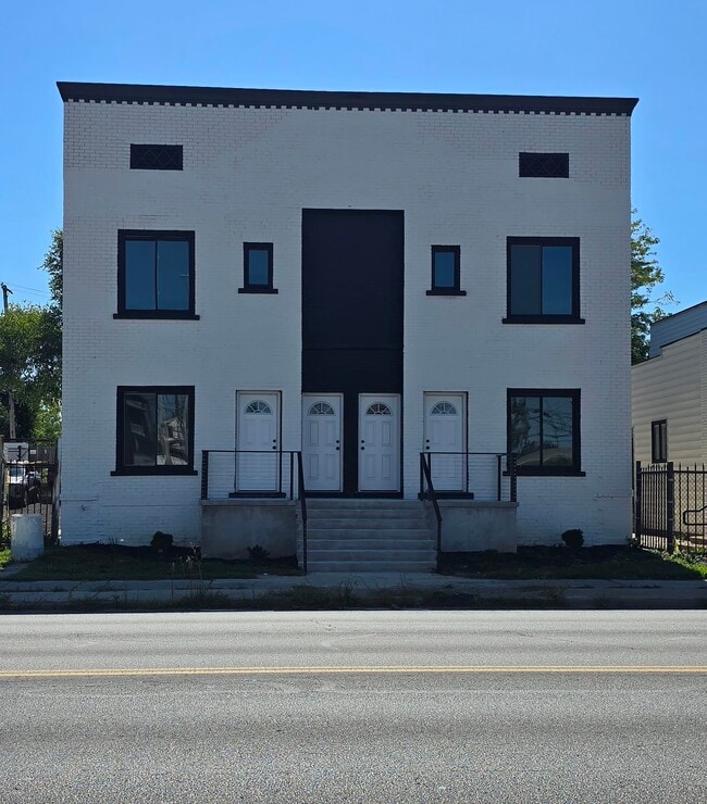 Building Photo - 531 Broadway St