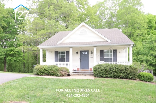 Building Photo - Conveniently Located Single Family Home with lots of space!