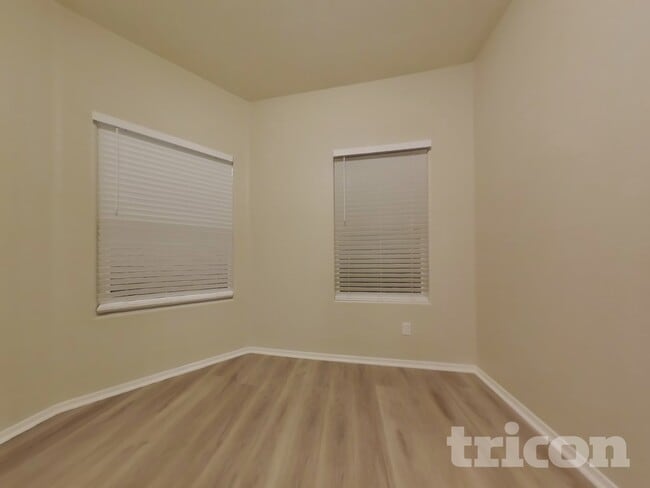 Photo - 12513 W Washington St