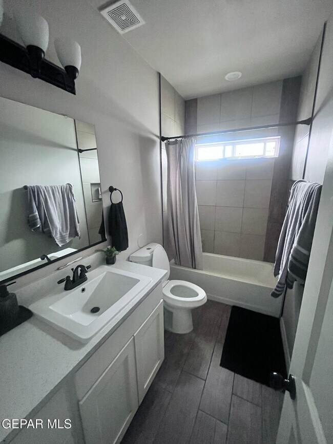 Photo - 12873 Haxby St