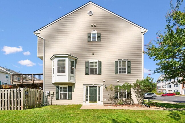 Photo - Stunning end-unit townhouse in the highly ...