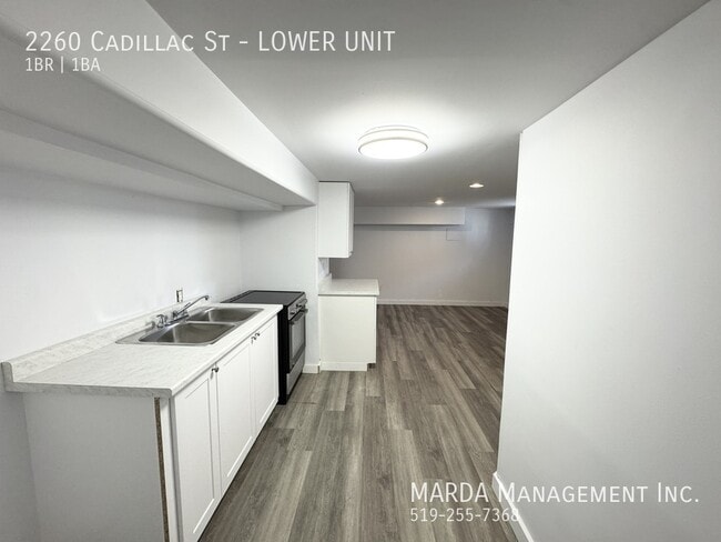 Photo - NEWLY RENOVATED 1 BED/1 BATH LOWER UNIT EAST + 20% OF UTILITIES Unité LOWER