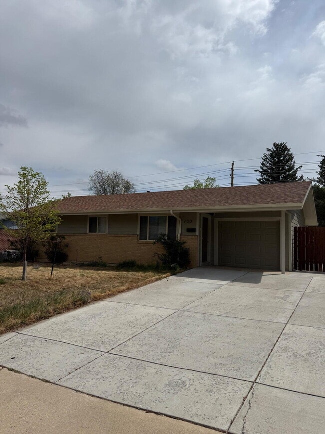Building Photo - Home Available August 7th!