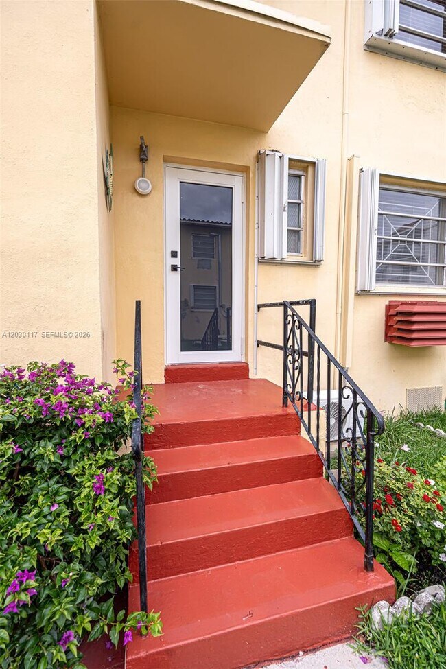 Photo - 637 SW 11th St Unit 6W