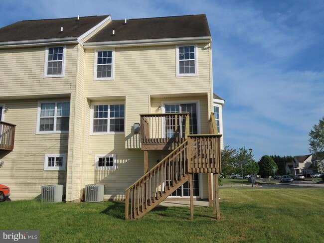 Photo - 104 E Sheldrake Cir