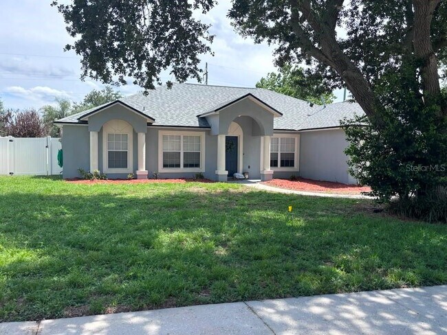 Photo - 1004 Chateau Cir