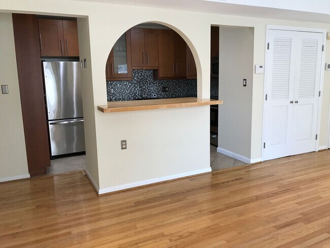 Photo - Heart of Dupont Circle Beautiful 2 Bedroom/2 Bath block to Metro Unidad 201